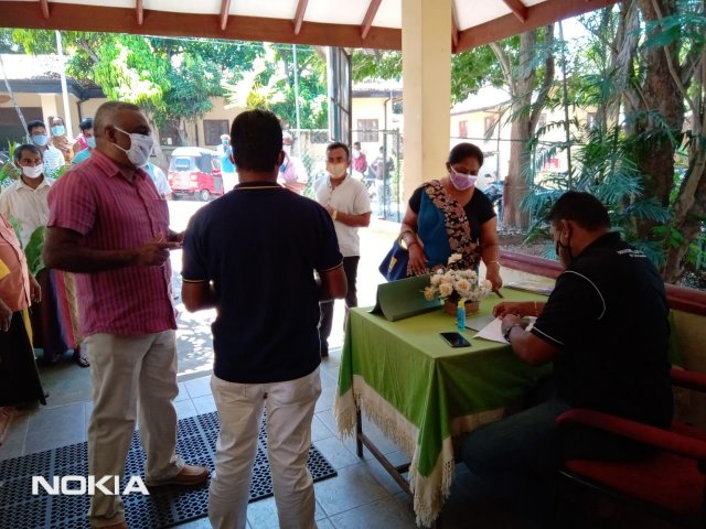 දිවා රෑ නොතකමින් සේවයේ යෙදෙන කාර්ය මණ්ඩලය...