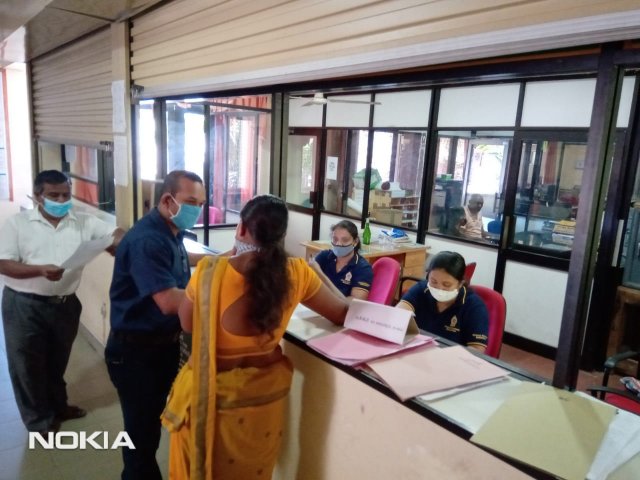 දිවා රෑ නොතකමින් සේවයේ යෙදෙන කාර්ය මණ්ඩලය...